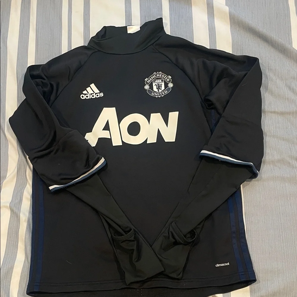 Men’s adidas Black Manchester United AON Training Top